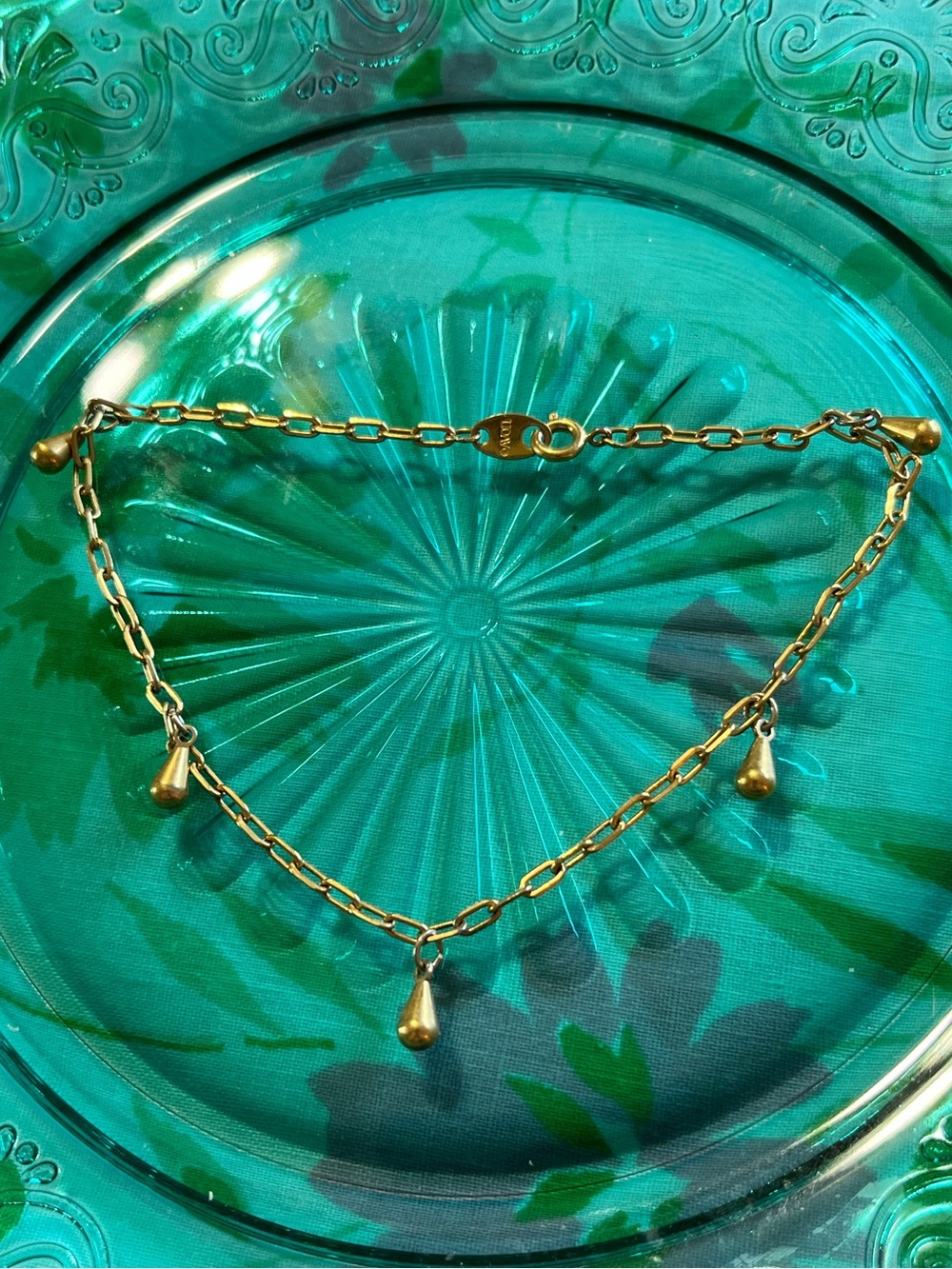 Vintage Avon Signed Teardrop Gold Tone Metal Costume Jewelry Charm Anklet